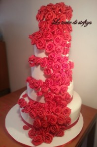 Torta 100 rose rosse             