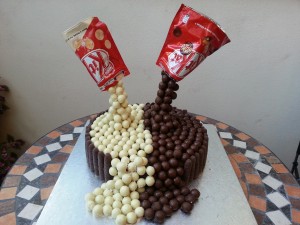 Torta kit kat balls     