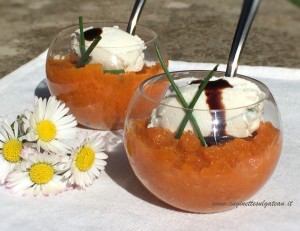 bicchierini-di-crema-di-zucca-e-quenelle-di-caprino