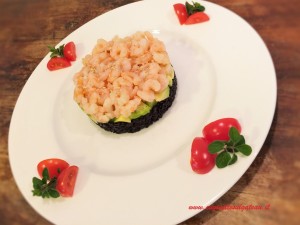 riso-venere-con-avocado-e-gamberetti